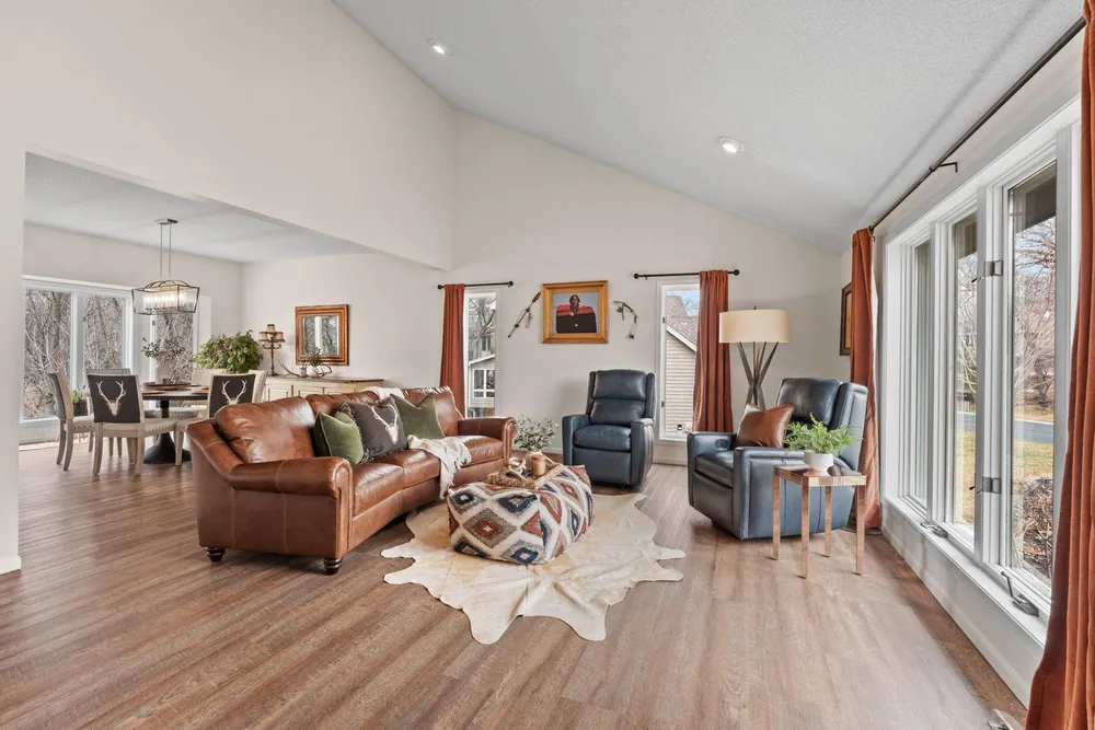 3617 Tanglewood Ct, Eagan, MN 55123