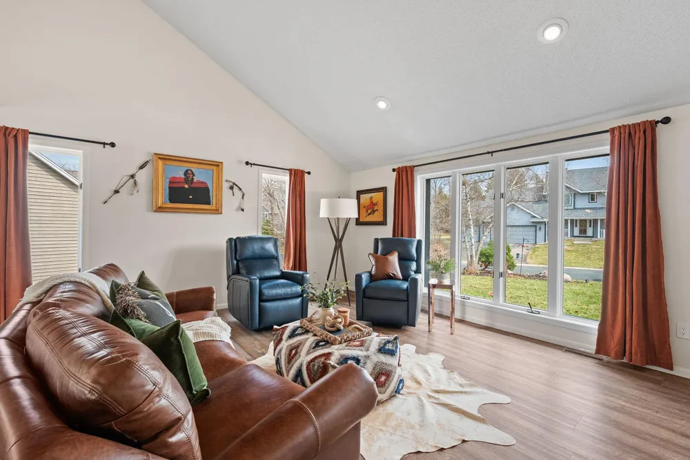 3617 Tanglewood Ct, Eagan, MN 55123