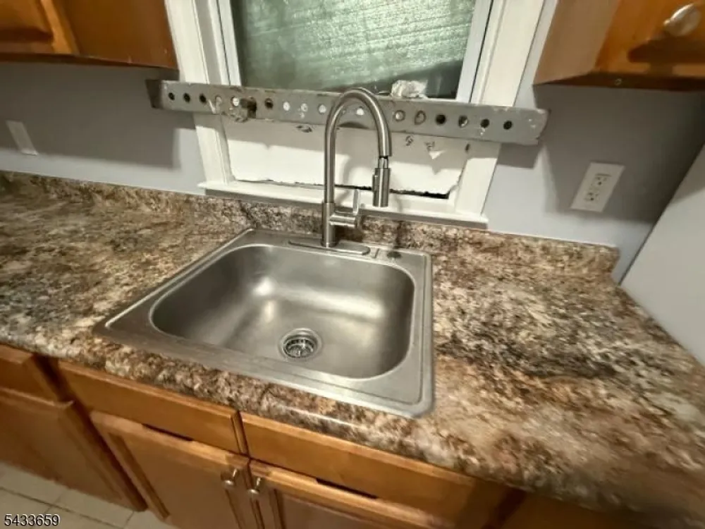 27 Seymour Ave, Newark, NJ 07108