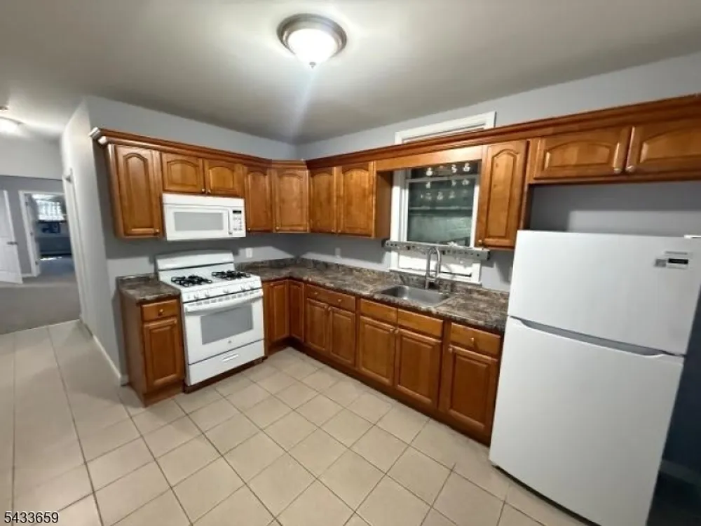 27 Seymour Ave, Newark, NJ 07108