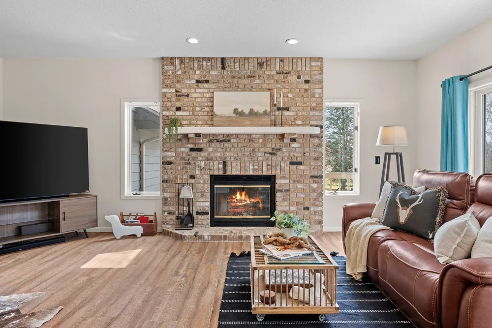 3617 Tanglewood Ct, Eagan, MN 55123