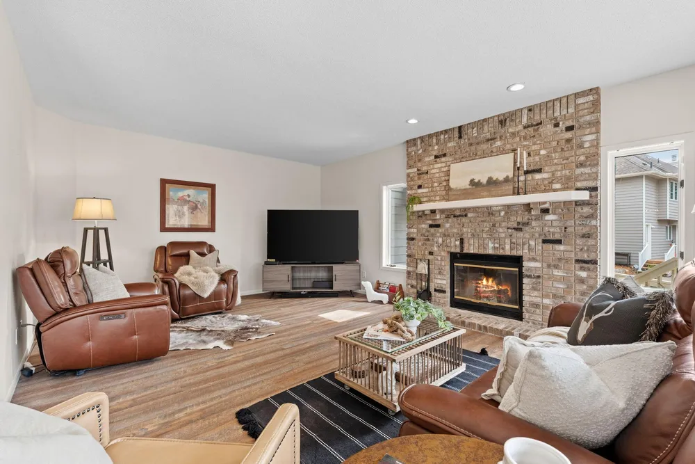 3617 Tanglewood Ct, Eagan, MN 55123