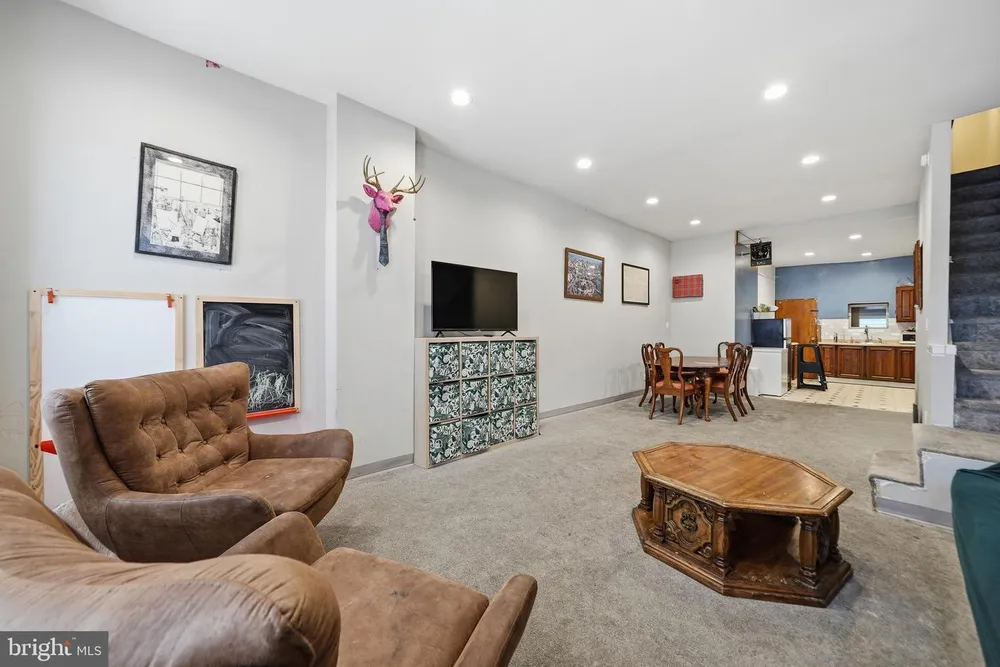 807 Cameron St, Philadelphia, PA 19130