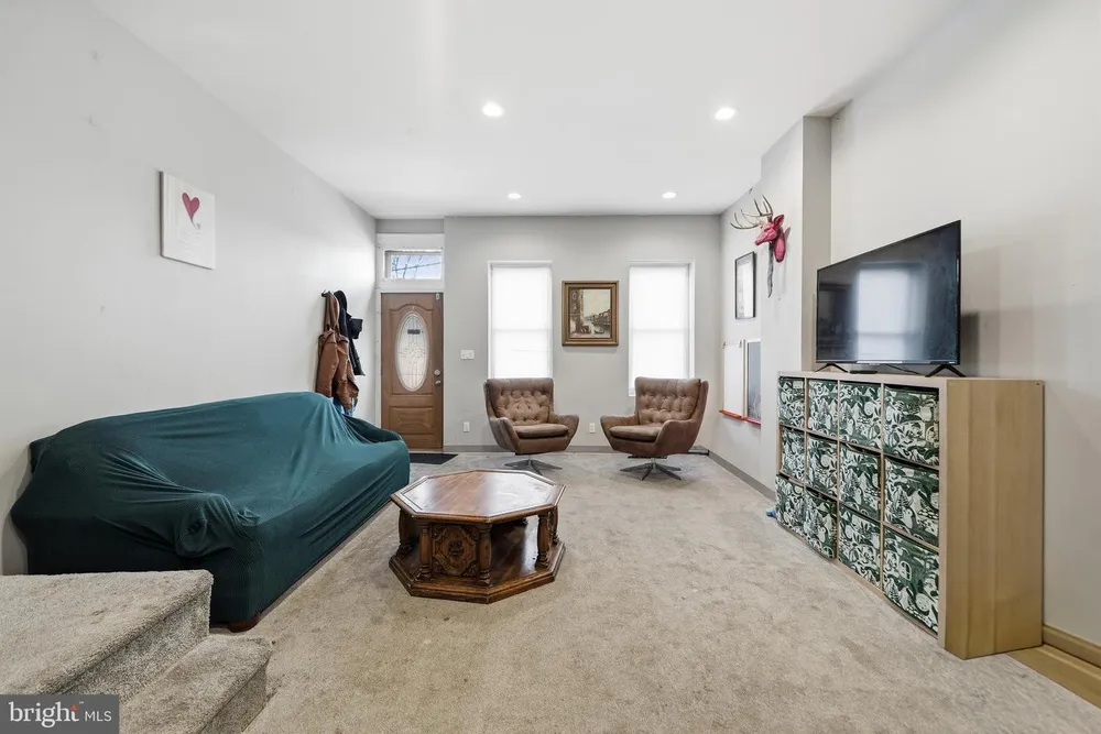 807 Cameron St, Philadelphia, PA 19130