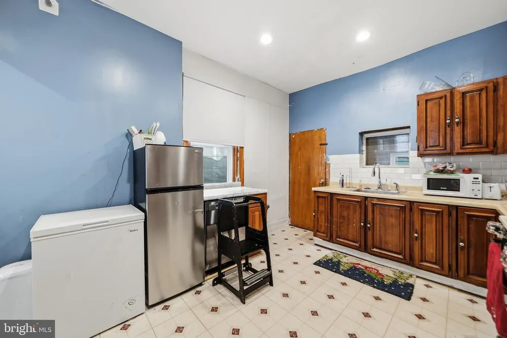 807 Cameron St, Philadelphia, PA 19130