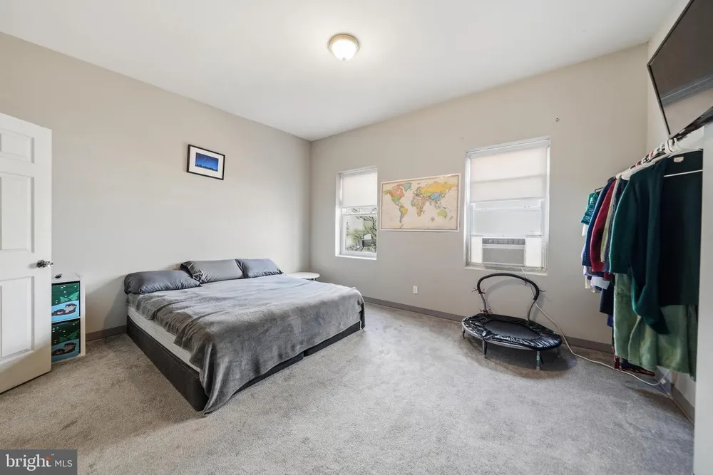 807 Cameron St, Philadelphia, PA 19130