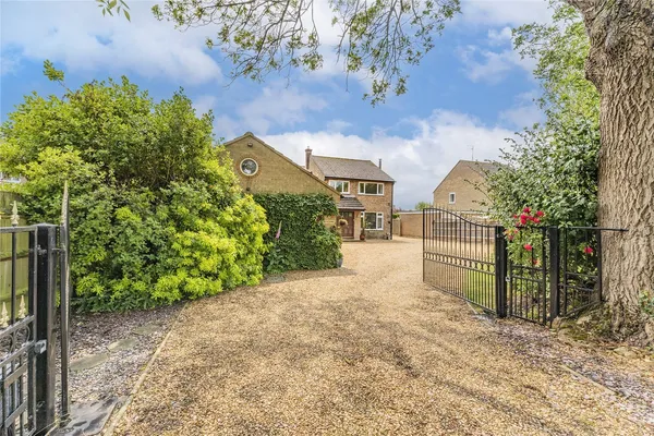 Orchard Lane, Woodnewton, PE8 photo 3
