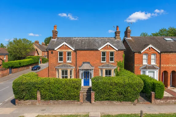 Hurst Road, Horsham, RH12