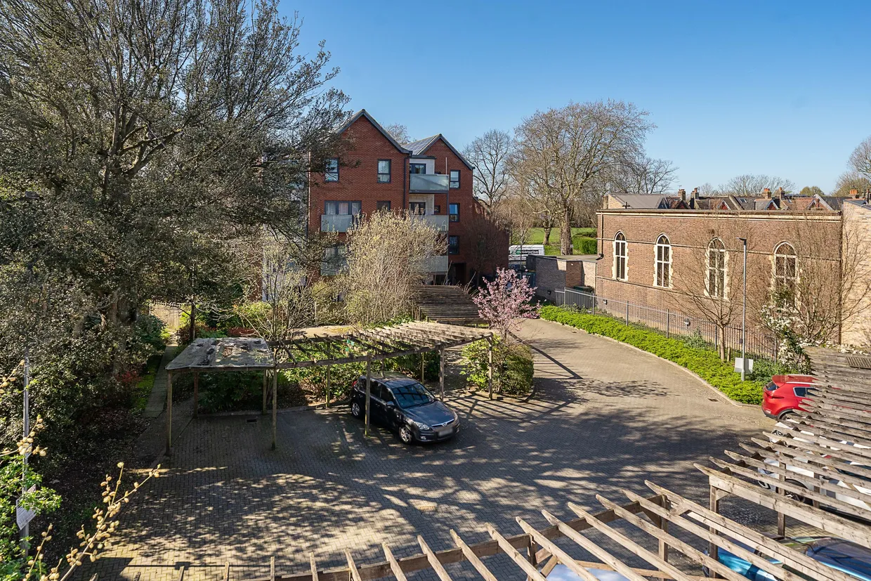 Drayton Green, Ealing, W13 photo 14