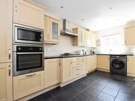 Oxford Close, Romford thumb 3