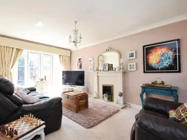 Oxford Close, Romford thumb 2