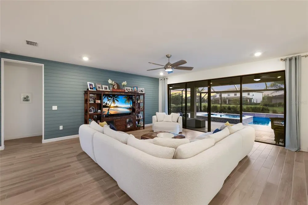 4913 Coastal Days Ln, Lakewood Ranch, FL 34211