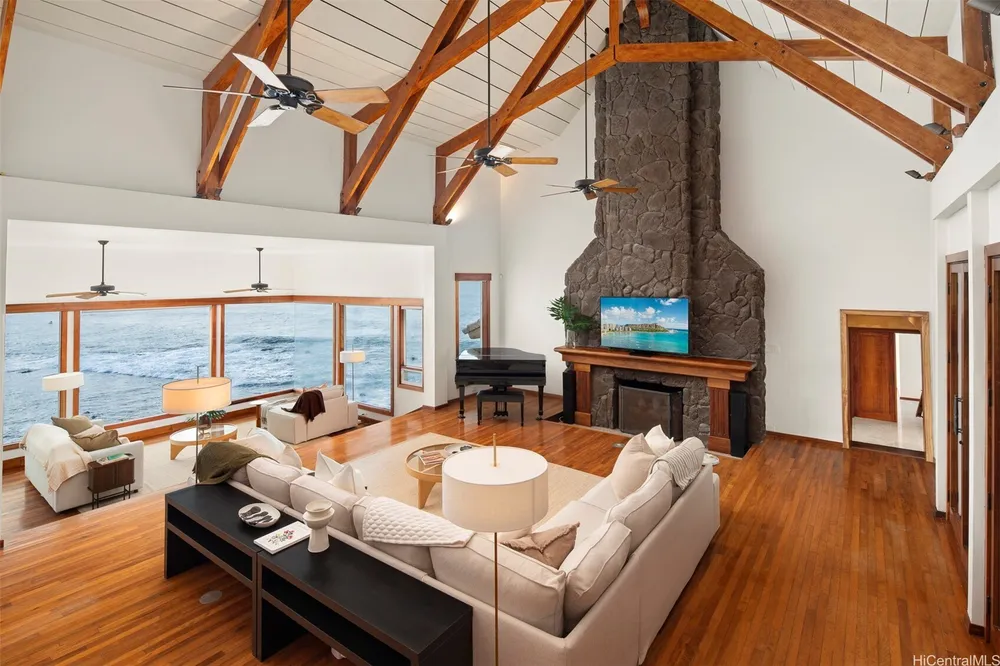4157 Black Point Rd, Honolulu, HI 96816