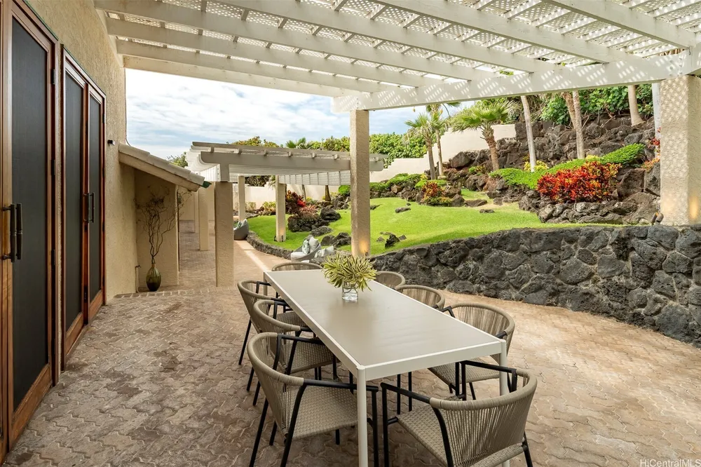 4157 Black Point Rd, Honolulu, HI 96816