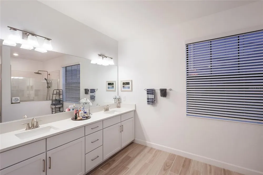 4913 Coastal Days Ln, Lakewood Ranch, FL 34211