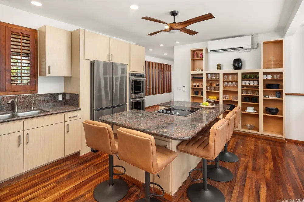 4157 Black Point Rd, Honolulu, HI 96816