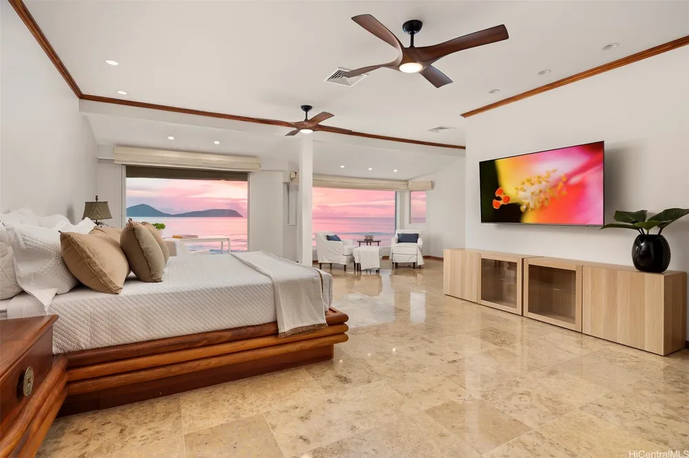 4157 Black Point Rd, Honolulu, HI 96816