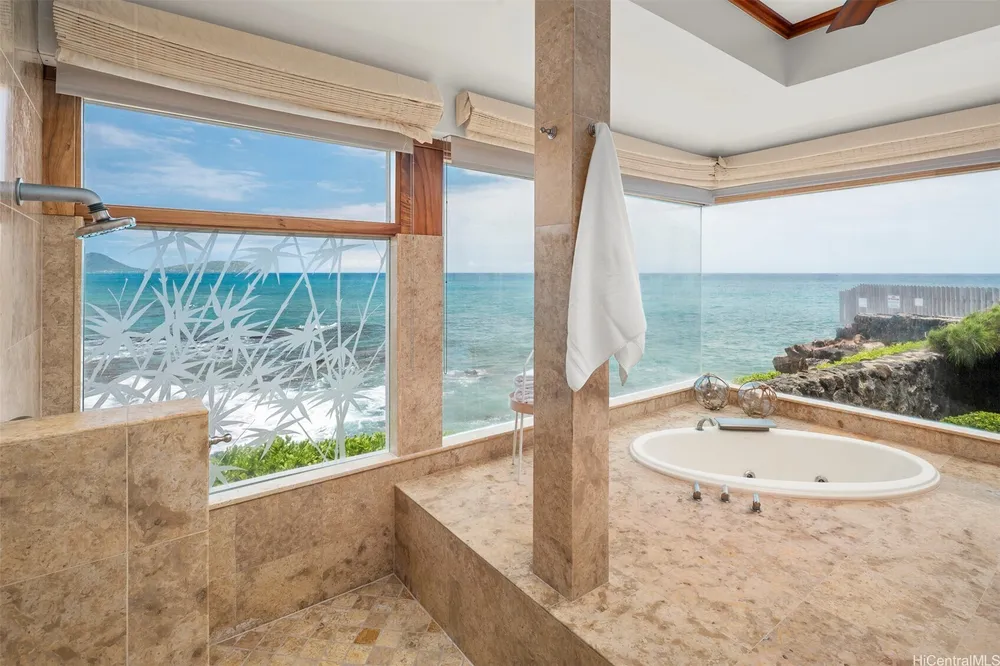 4157 Black Point Rd, Honolulu, HI 96816