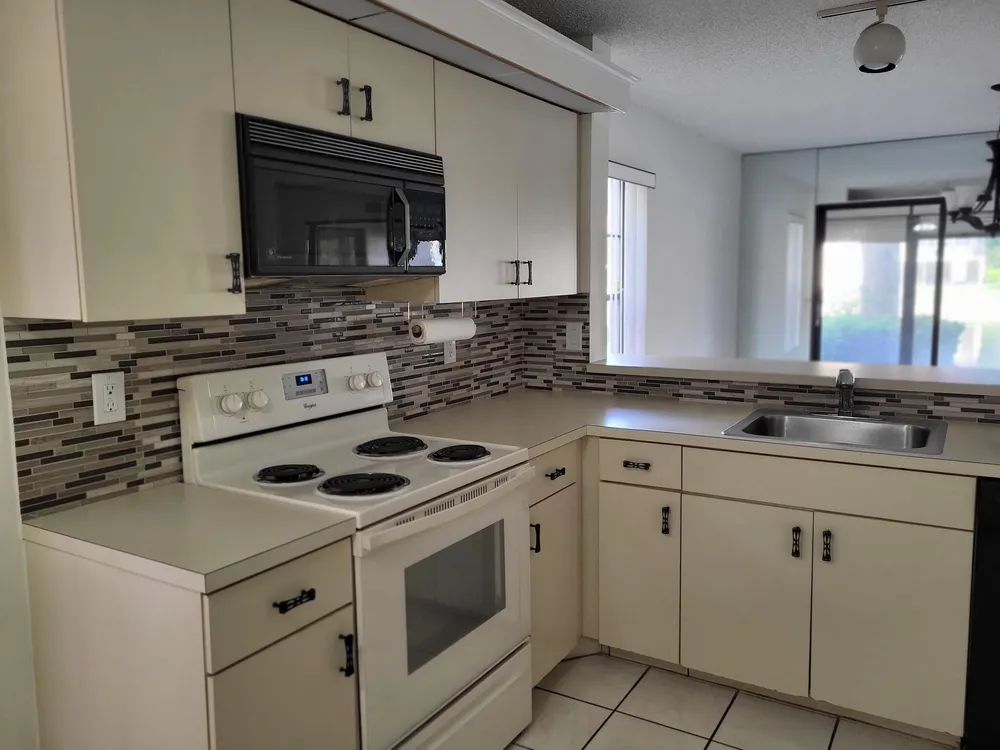 10215 N Circle Lake Dr, Boynton Beach, FL 33437