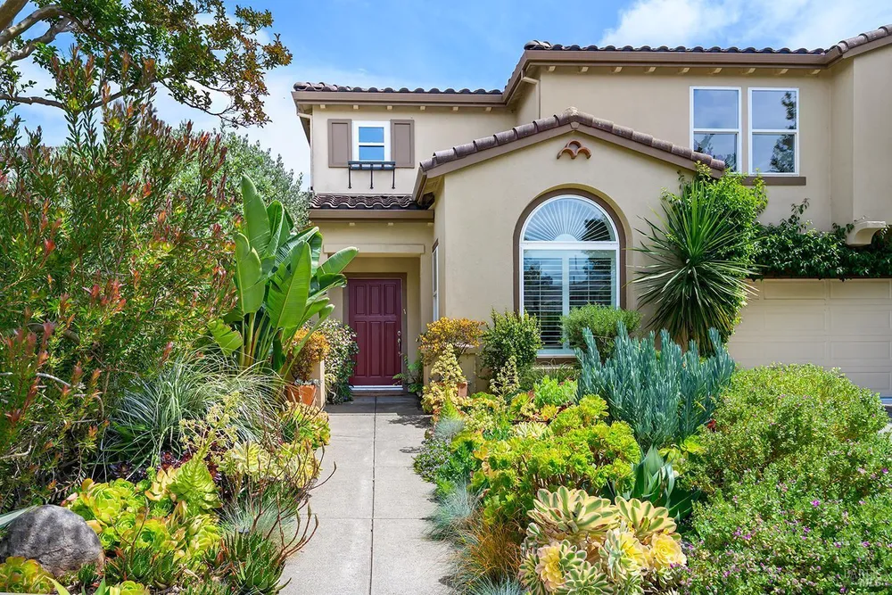 38 Maybeck St, Novato, CA 94949-6172