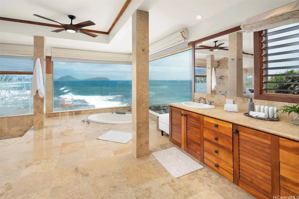 4157 Black Point Rd, Honolulu, HI 96816