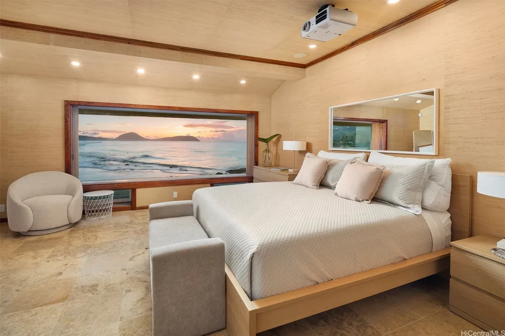 4157 Black Point Rd, Honolulu, HI 96816