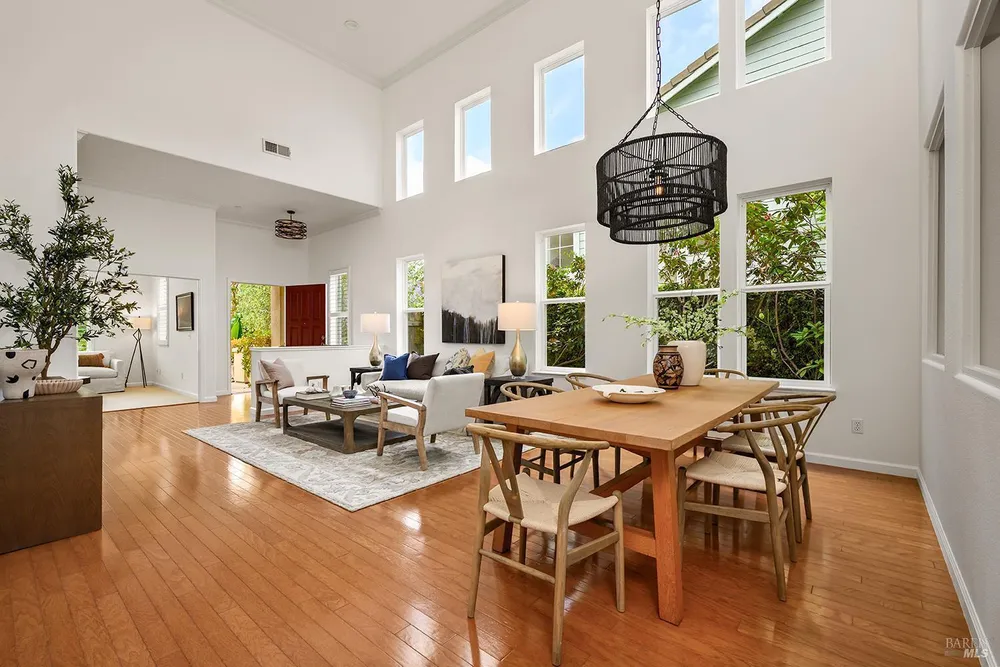 38 Maybeck St, Novato, CA 94949-6172