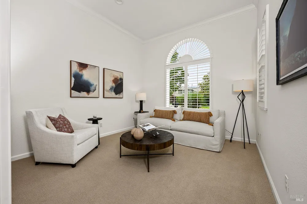 38 Maybeck St, Novato, CA 94949-6172