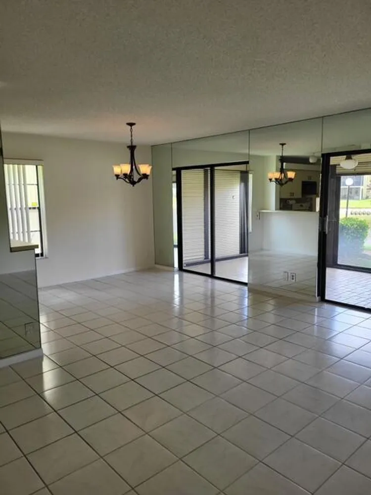 10215 N Circle Lake Dr, Boynton Beach, FL 33437