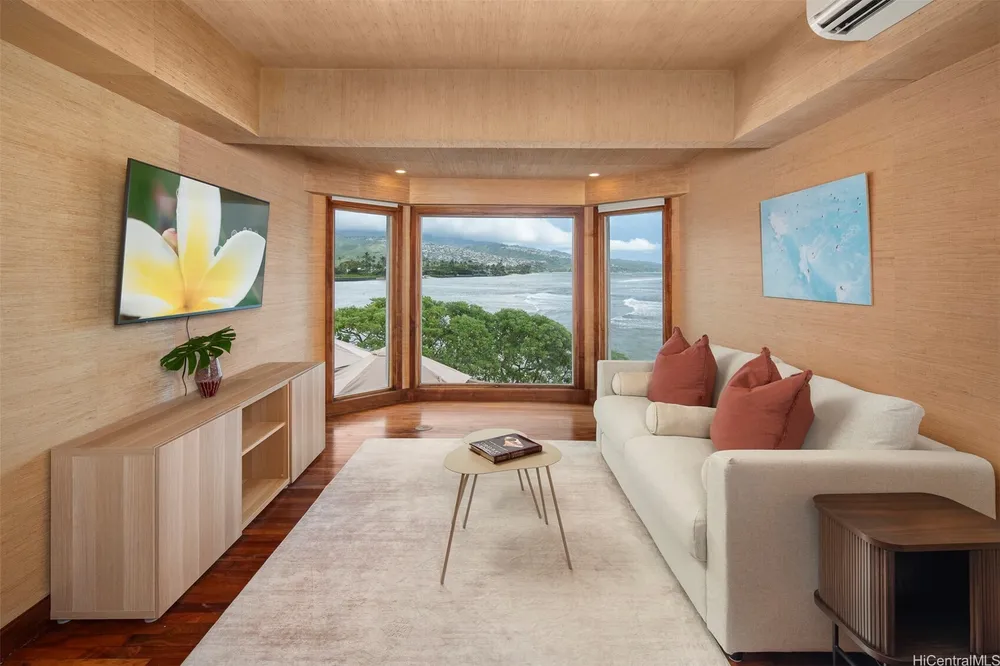 4157 Black Point Rd, Honolulu, HI 96816