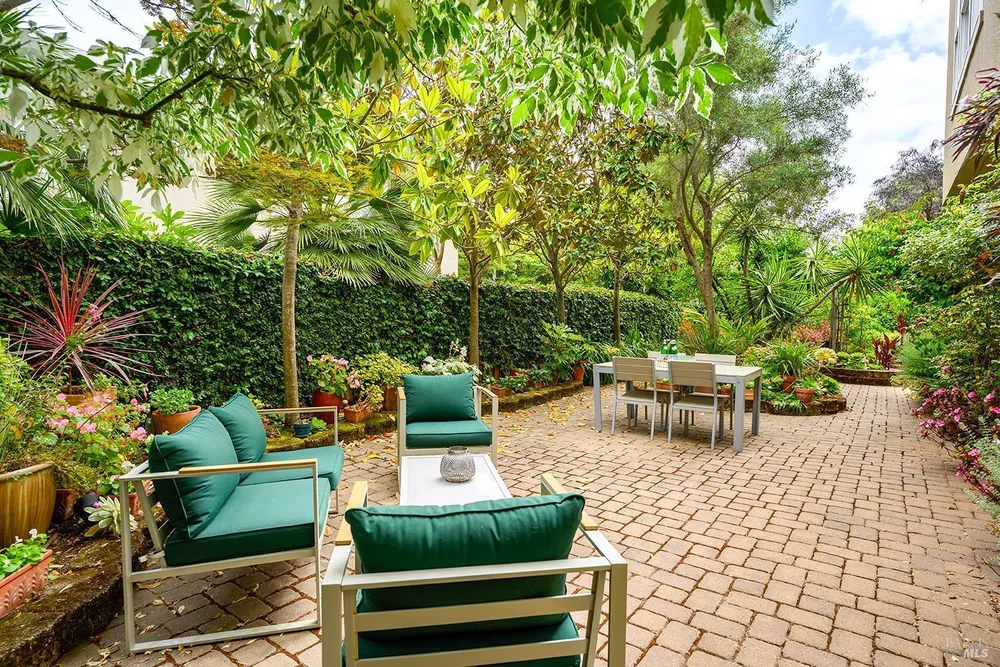 38 Maybeck St, Novato, CA 94949-6172