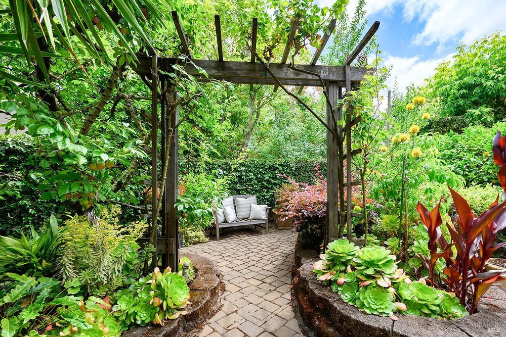 38 Maybeck St, Novato, CA 94949-6172
