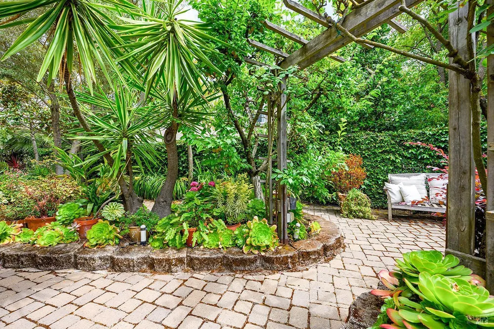 38 Maybeck St, Novato, CA 94949-6172