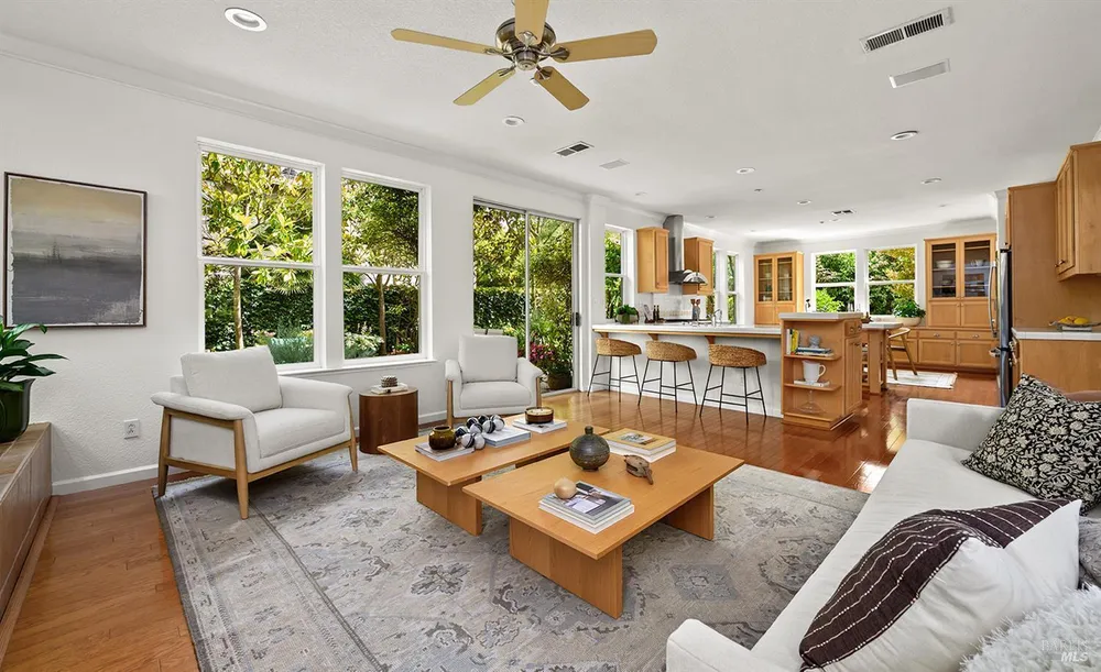 38 Maybeck St, Novato, CA 94949-6172