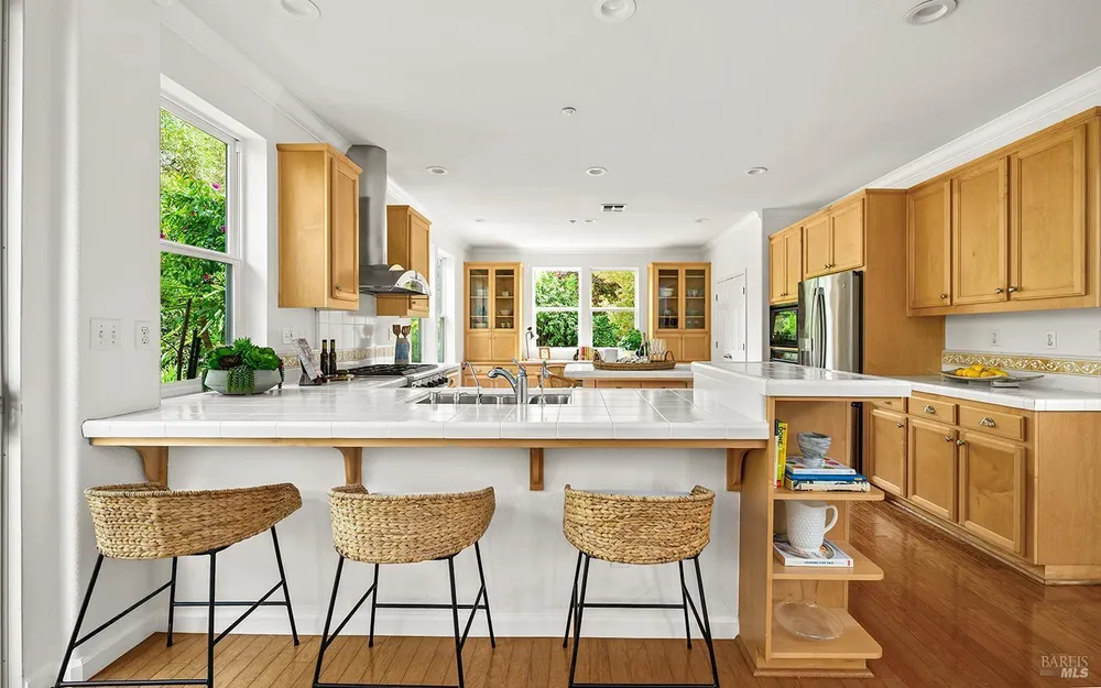 38 Maybeck St, Novato, CA 94949-6172