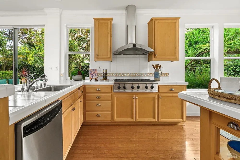38 Maybeck St, Novato, CA 94949-6172