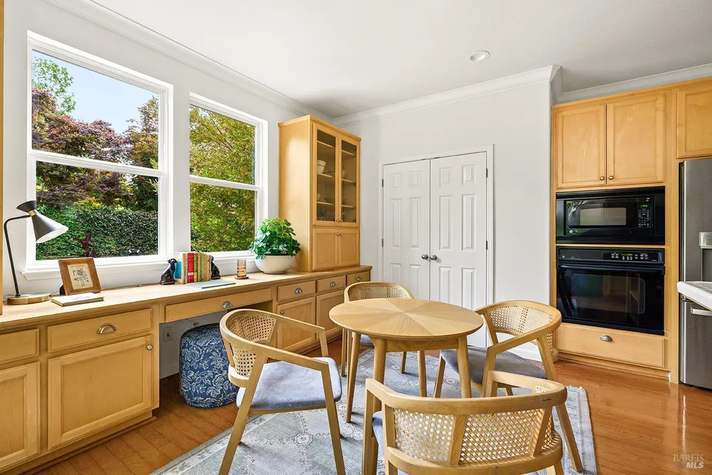 38 Maybeck St, Novato, CA 94949-6172