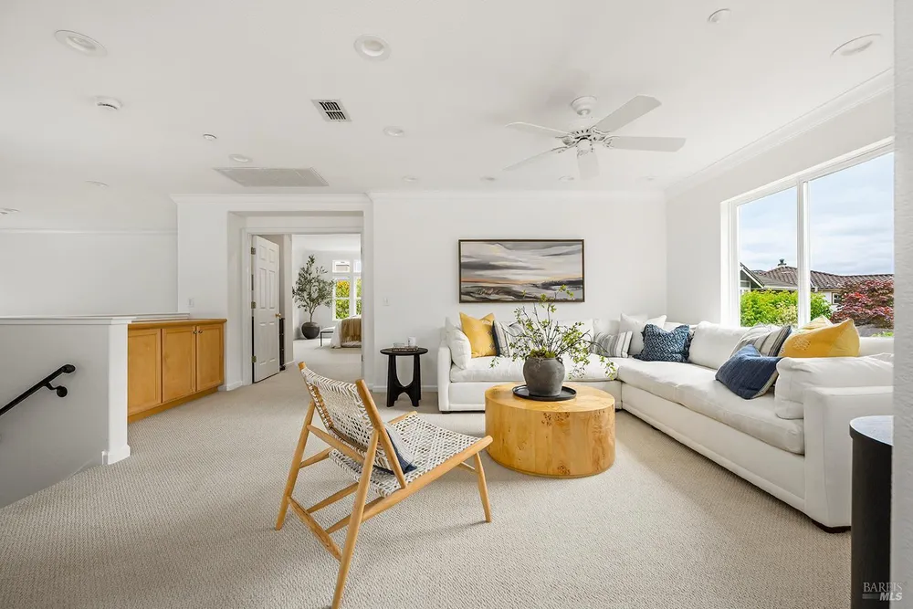 38 Maybeck St, Novato, CA 94949-6172
