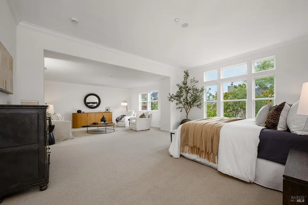38 Maybeck St, Novato, CA 94949-6172