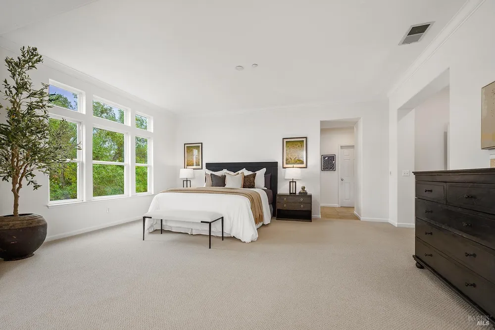 38 Maybeck St, Novato, CA 94949-6172