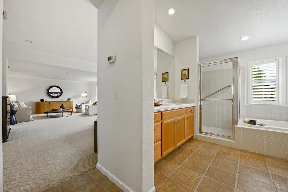 38 Maybeck St, Novato, CA 94949-6172