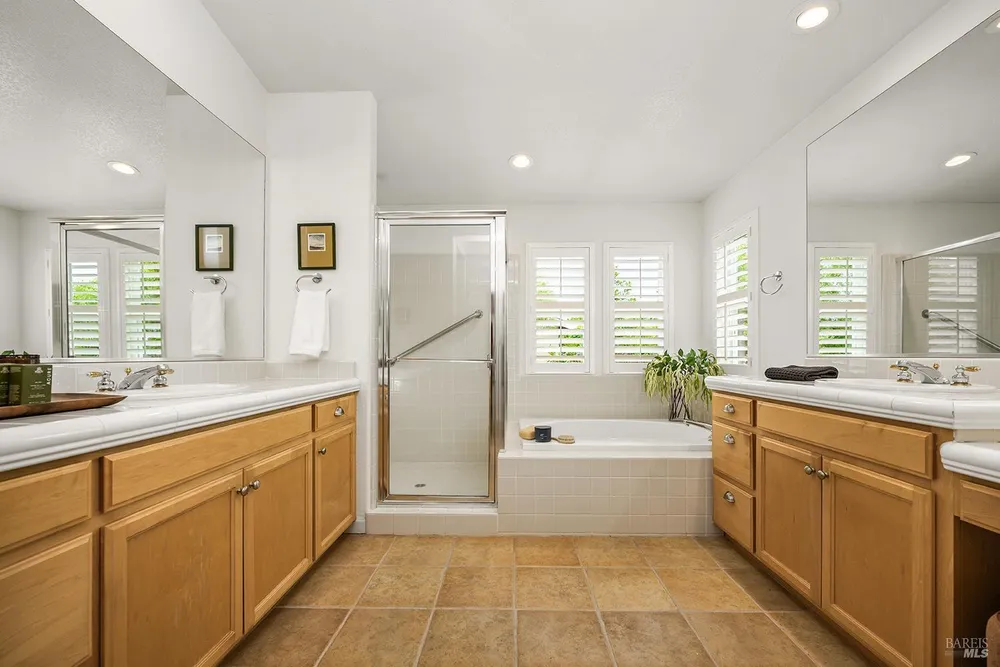 38 Maybeck St, Novato, CA 94949-6172