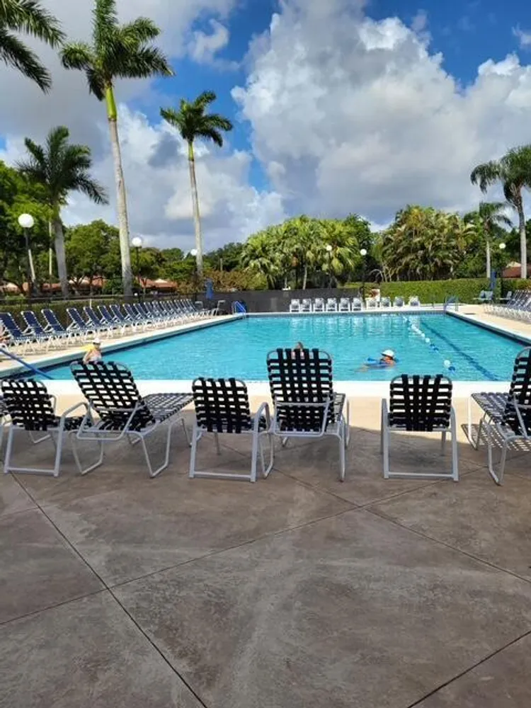 10215 N Circle Lake Dr, Boynton Beach, FL 33437