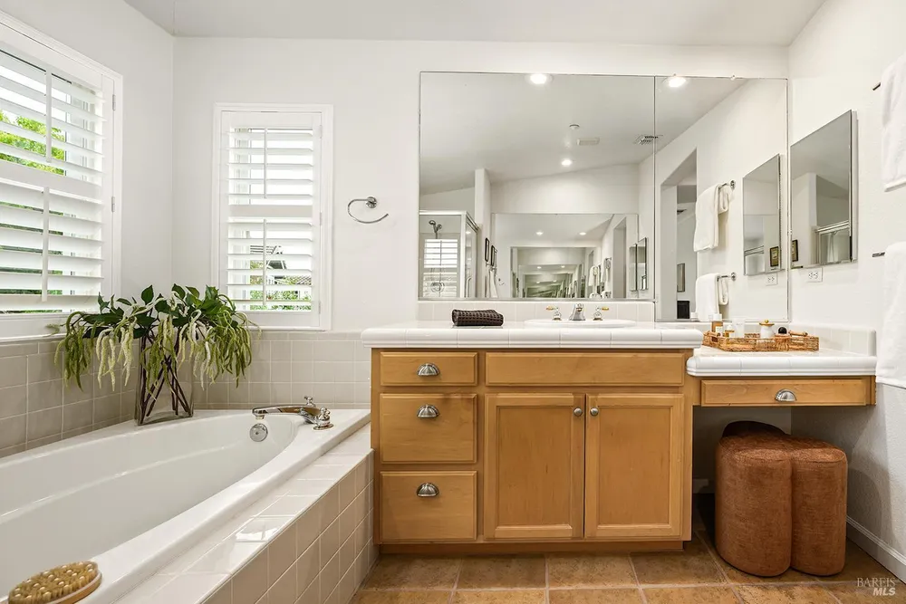 38 Maybeck St, Novato, CA 94949-6172