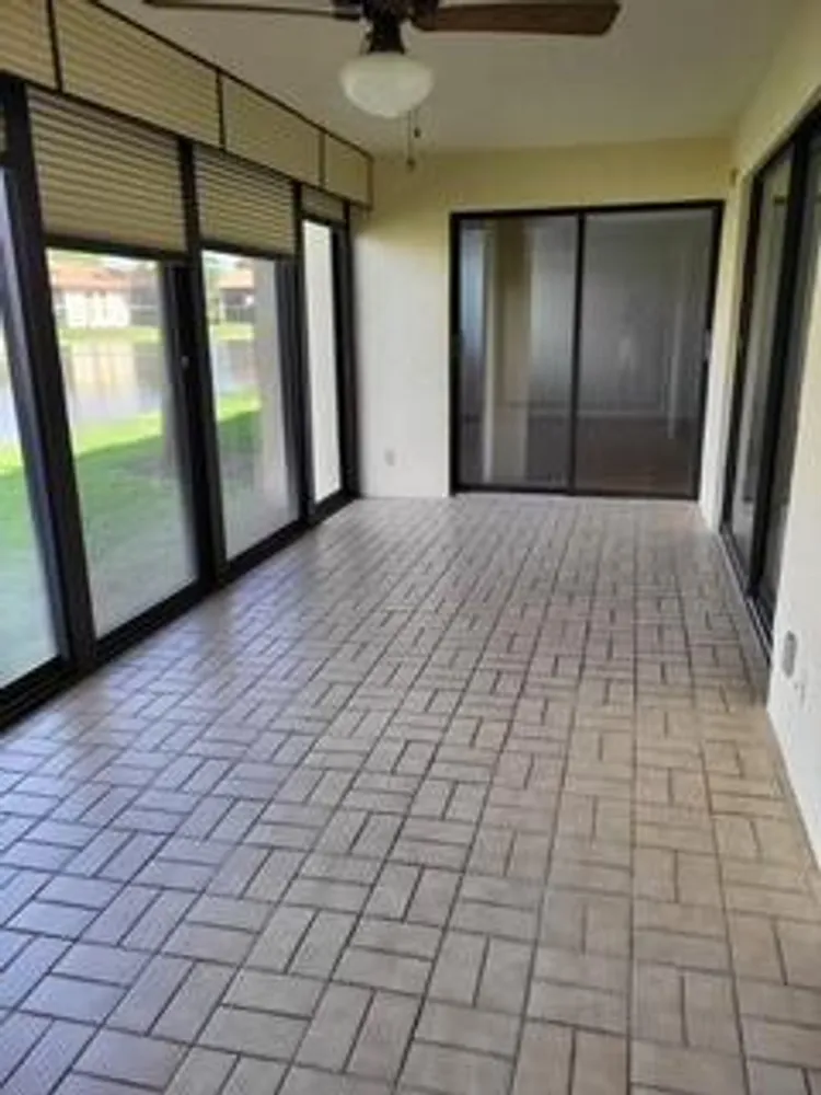 10215 N Circle Lake Dr, Boynton Beach, FL 33437