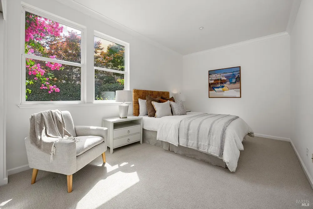 38 Maybeck St, Novato, CA 94949-6172