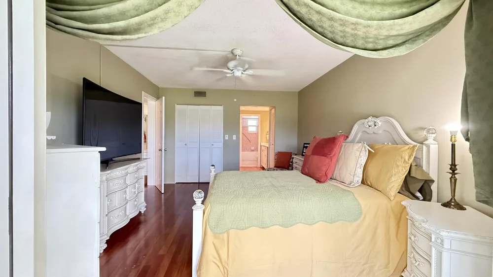 2728 Garden Dr N, Lake Worth Beach, FL 33461