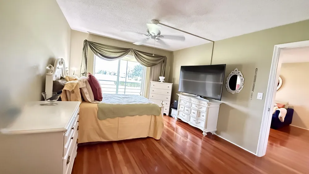 2728 Garden Dr N, Lake Worth Beach, FL 33461