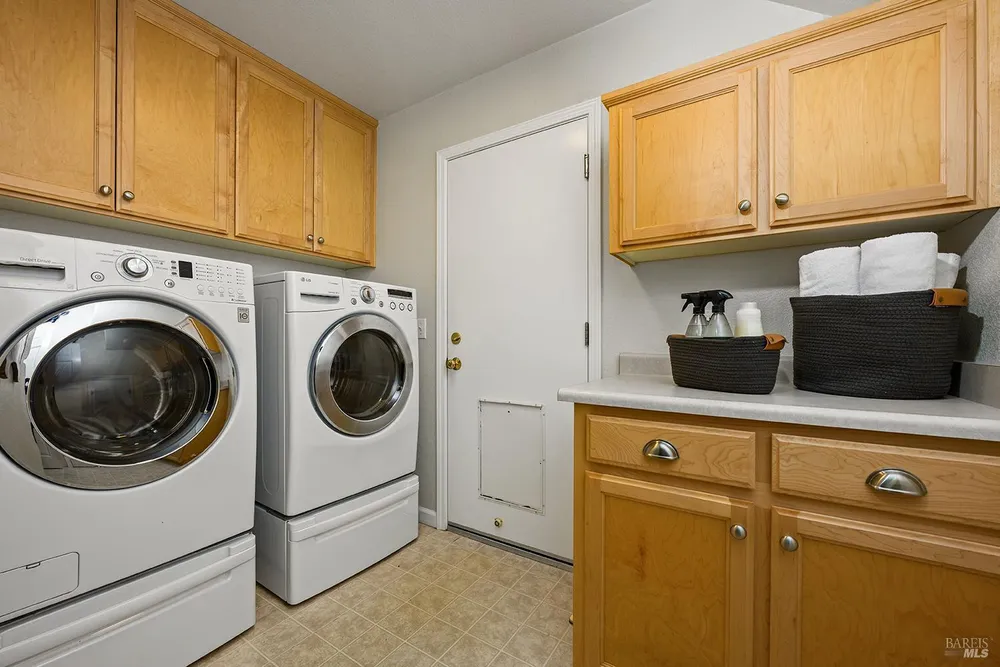 38 Maybeck St, Novato, CA 94949-6172