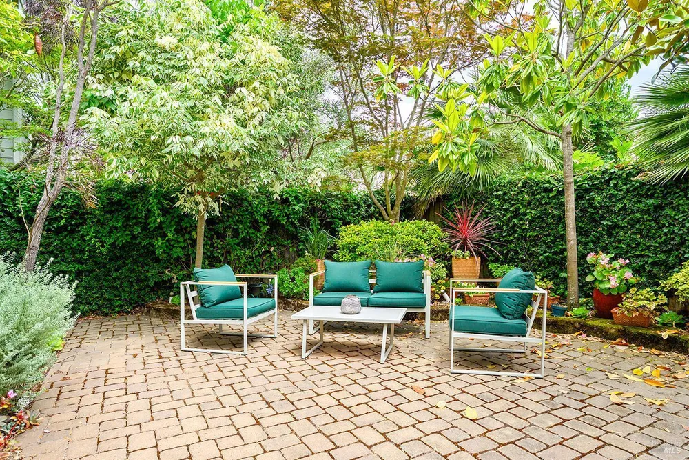 38 Maybeck St, Novato, CA 94949-6172